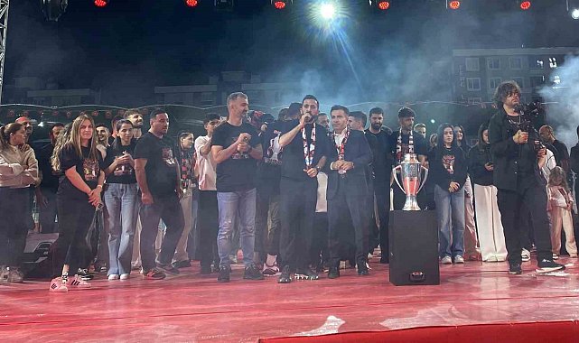 Vanspor FK'nın şampiyonluğu coşkuyla kutlandı
