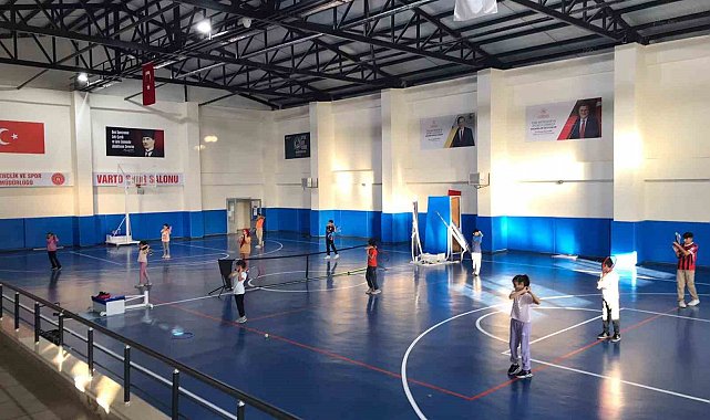 Varto'da kort tenisi kursu yoğun ilgi görüyor