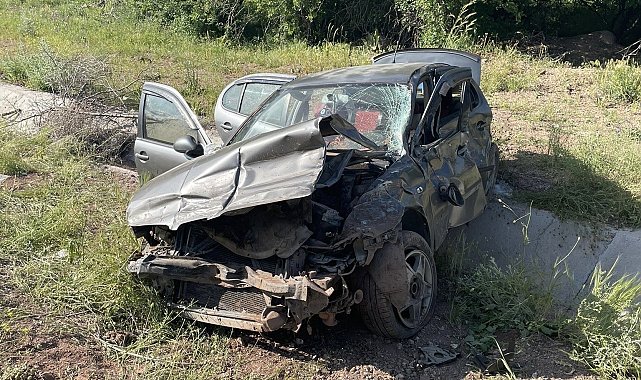 Virajı alamayan araç şarampole devrildi: 10 kişi yaralandı