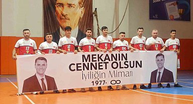 Voleybol maçı öncesi Ferdi Zeyrek anıldı