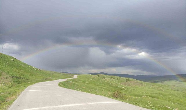 Yağmur sonrası oluşan gökkuşağı hayran bıraktı
