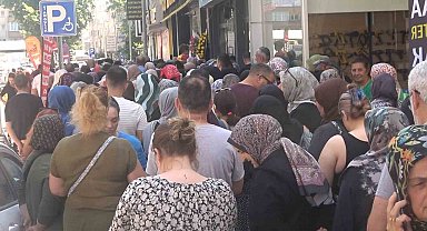 Yalova'da mağaza açılışında indirim izdihamı