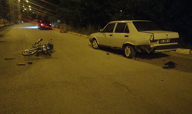 Yalvaç'ta park halindeki araca çarpan 17 yaşındaki motosiklet sürücüsü ağır yaralandı