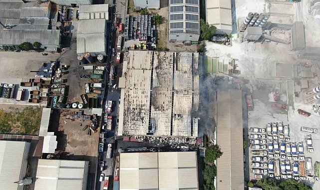 Yanan boya fabrikası bir saatte kontrol altına alınarak söndürüldü