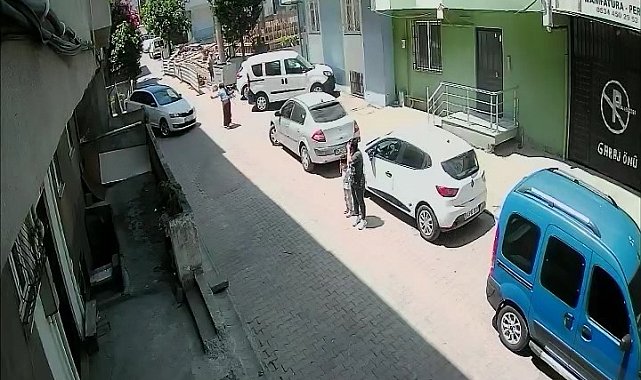 Yardım istedi, az kalsın otomobilinden oluyordu