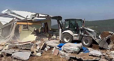 Yaylalara inşa edilen kaçak betonarme yapılar yıkıldı