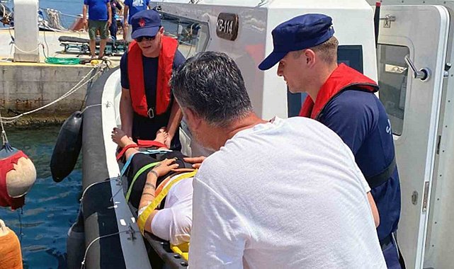Yelkenli teknede rahatsızlanan vatandaşa tıbbi tahliye