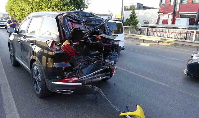 Yeni alınan araca kamyon çarptı: 1 yaralı