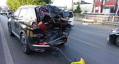 Yeni alınan araca kamyon çarptı: 1 yaralı