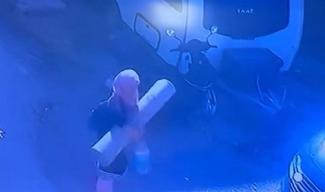 Yıkamaya gönderilecek halıları atıldı zannedip götürdü: O anlar kamerada