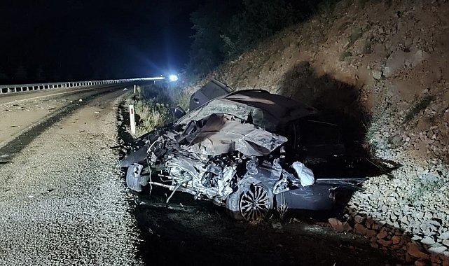 Yolcu otobüsü ile otomobil çarpıştı: 1 ölü, 8 yaralı