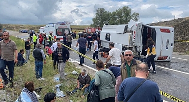 Yozgat'ta Taziye Dönüşü Feci Kaza: 2 Ölü, 27 Yaralı