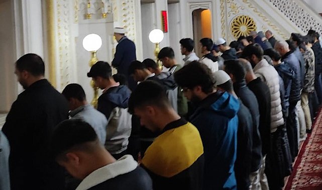 Yüksekova Anadolu İmam Hatip Lisesi öğrencilerinden anlamlı Filistin duyarlılığı: Sabah namazında buluştular