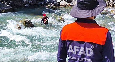 Yüksekova'da derenin sularında kaybolan vatandaşı arama çalışması yeniden başladı
