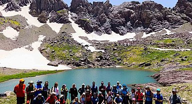 Yüksekova'nın doğası turistleri büyüledi