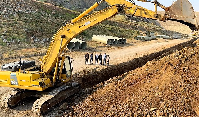 Yüksekova'nın tarımına dev yatırım: Sulama projesinde boru döşeme çalışmaları başladı