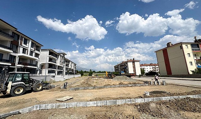 Yunus Emre Mahallesi'nde yeni çocuk parkı yapımına başlandı
