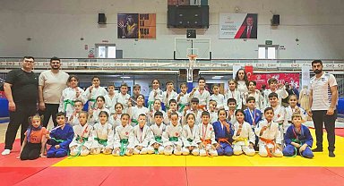 Yunusemreli minik judocular madalyaya doymuyor