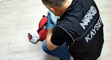 Zehir tacirleri polisten kaçamadı