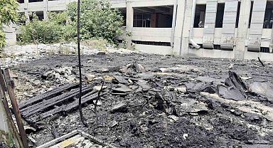 Zeytinburnu'nda hurdalık alanda yangın paniği: Yoğun duman çevre ilçelerden görüldü