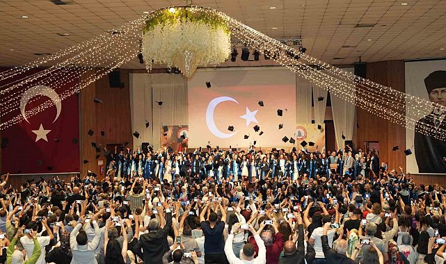 Zonguldak Bülent Ecevit Üniversitesi Kdz. Ereğli mezunlarını geleceğe uğurladı