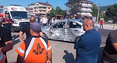 Zonguldak'ta trafik kazası: 1'i çocuk 4 yaralı