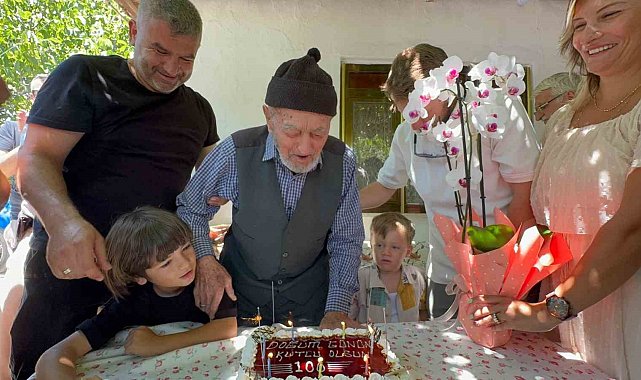 100 yaşına basan Recep Ercan'a anlamlı kutlama