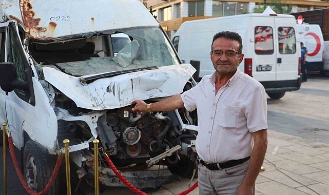 15 Temmuz darbe girişiminde hasar gören minibüs Sivas'ta sergileniyor