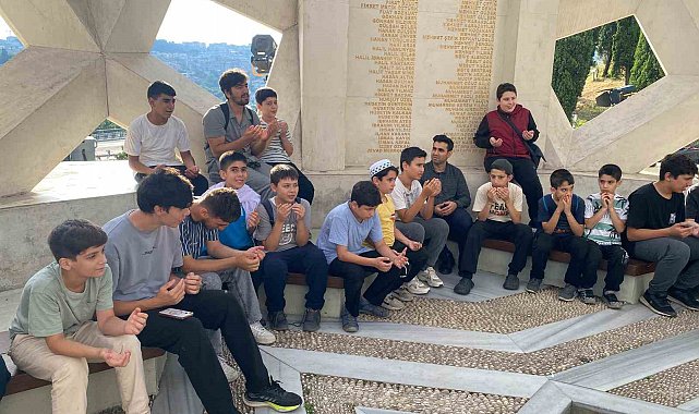 15 Temmuz Şehitler Anıtı'na sabahın erken saatlerinde ziyaret