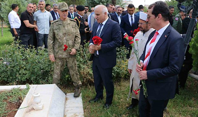 15 Temmuz şehitleri Diyarbakır'da dualarla anıldı