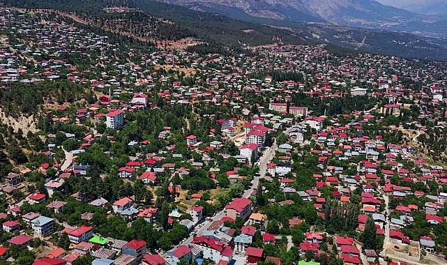 20 bin kişinin yaşadığı yaylada, sıcak nedeniyle nüfus 450 bine ulaştı