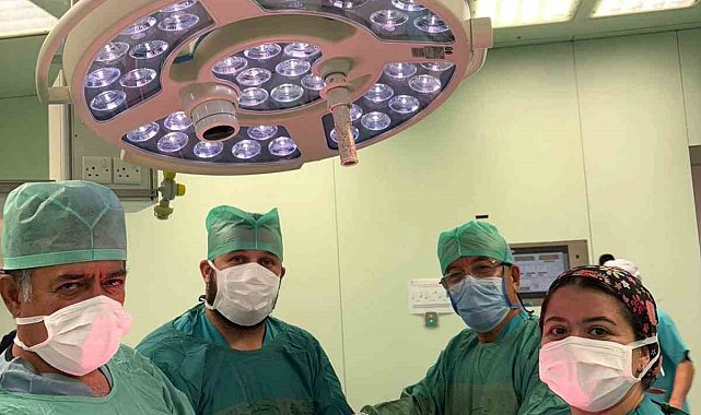 71 yaşındaki kadının karnından 9 kiloluk kitle çıkarıldı