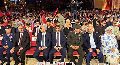 Adana'da '15 Temmuz Demokrasi ve Birlik Günü' nöbeti tutuldu, şehitler anıldı