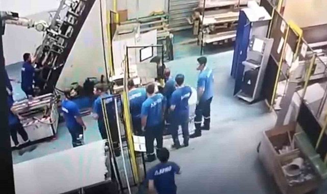 Adana'da feci iş kazası: Arızalı makine, işçinin sırtına saplandı