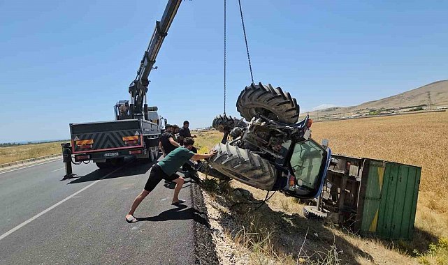 Adilcevaz'da traktör şarampole devrildi: 1 yaralı