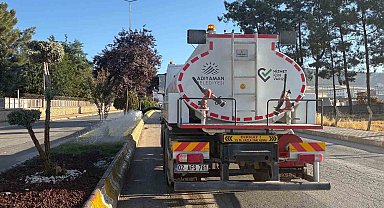 Adıyaman Belediyesi'nden yaz aylarında yeşil alanlara özel bakım