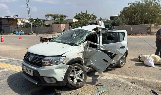 Adıyaman'da minibüs ile hafif ticari araç çarpıştı: 1'i ağır 2 yaralı