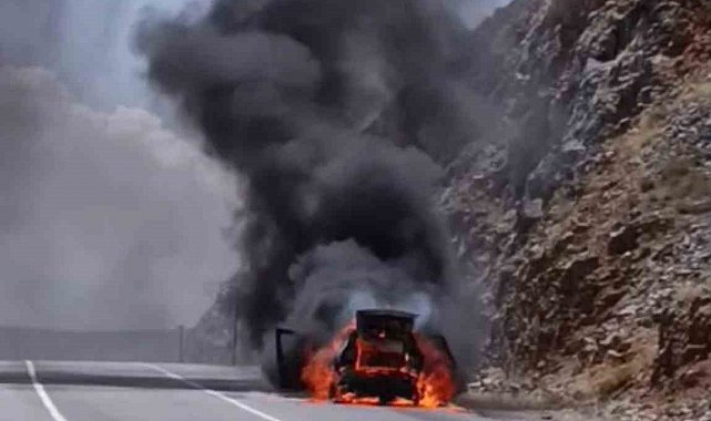 Adıyaman'da otomobil cayır cayır yandı