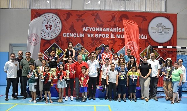 Afyonkarahisar'da 15 Temmuz Anısına Satranç ve Eskrim turnuvaları düzenlendi