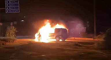 Ağaçlı Kavşağı'nda araç yangını, otombil dakikalar içinde küle döndü