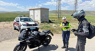 Ağrı'da jandarma trafik denetiminde 89 sürücüye ceza uyguladı