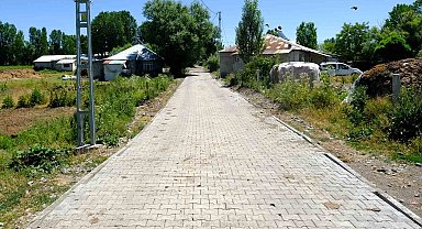 Ağrı'nın Eliaçık köyünde 7 bin metrekare kilit parke çalışması tamamlandı
