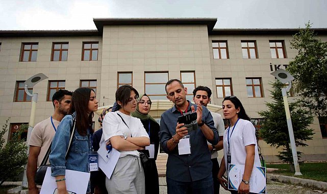 AİÇÜ'de "Gökyüzüne Çık, Kadrajını Keşfet" projesi ile dron ve video eğitimi verildi