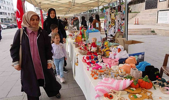 Aile Destek Merkezleri'nde üreten anneler ve çocuklarının ürünleri vatandaşların beğenisine sunuldu