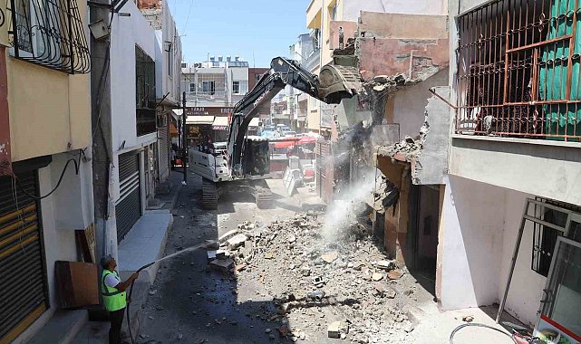 Akdeniz'de metruk yapılar tek tek yıkılıyor