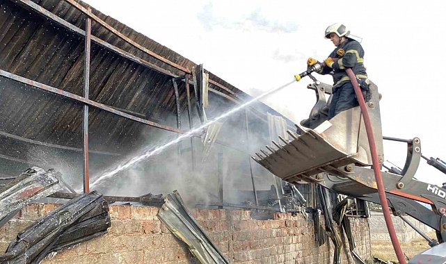 Aksaray'da yapı malzeme deposunda yangın paniği