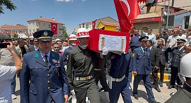 Aksaraylı şehit Özkan Özkanlı dualarla son yolculuğuna uğurlandı