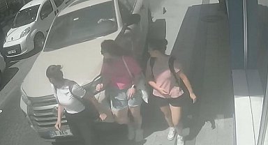 Alkollü sürücü kaldırımda yürüyen yayalara çarptı: 2 yaralı