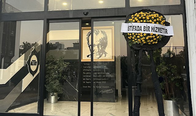 Altay taraftarından siyah çelenk protestosu