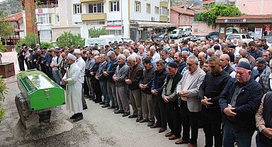 Amasya'da cezaevinden çıkan eşinin vurduğu kadın defnedildi